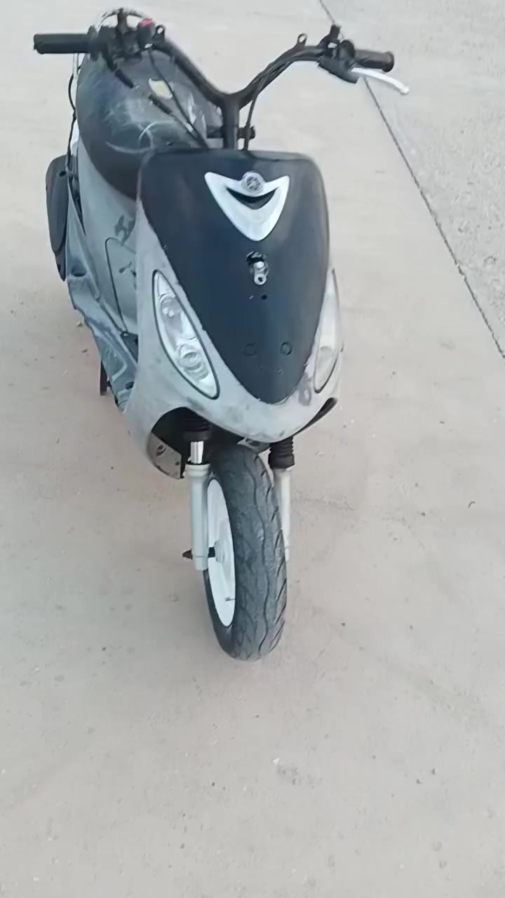 دراجة للبيع مفتوحة  كاملة السعر خمسمية500  وبيها مجال للشراي ***********
