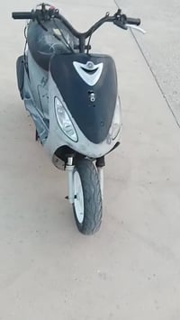 دراجة للبيع مفتوحة  كاملة السعر خمسمية500  وبيها مجال للشراي 077350963...