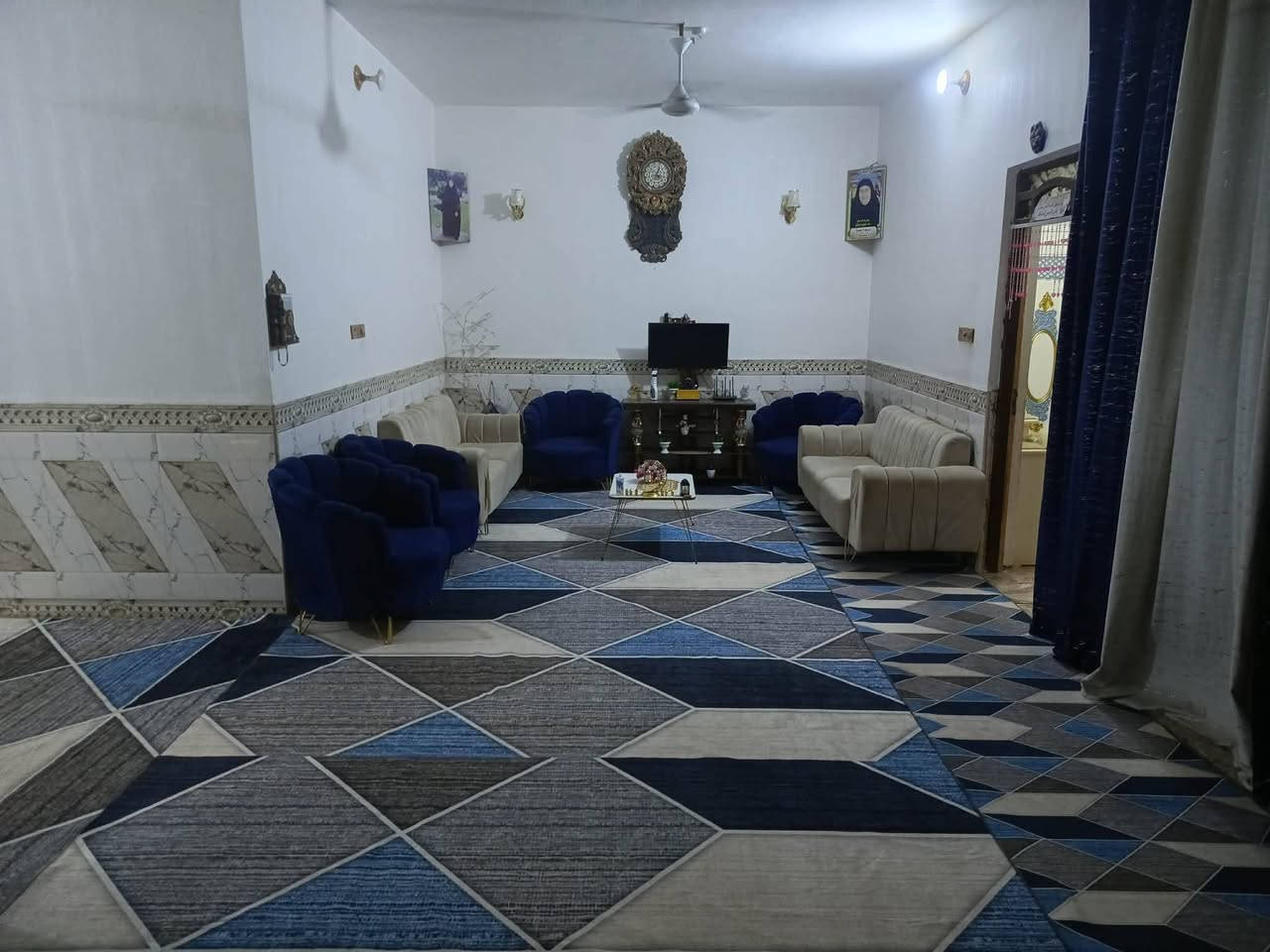 بيت زراعي مقابيل البراز صفحه ال شفيج مساحه 220 يحتوي علئ غرفين وصالت ثنين وكلدور ودوانيه +كراج كامل جاهز ماعوزه شي  للستفسار ***********
