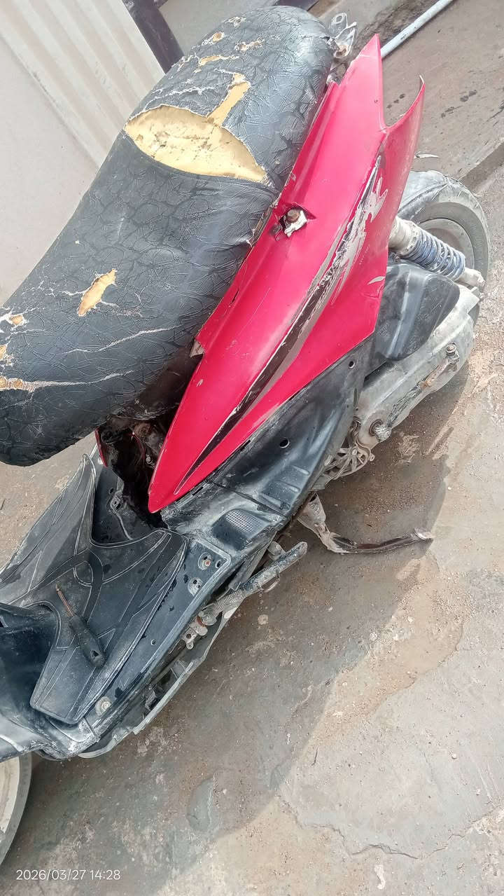 السلام عليكم 
سكنس نثية 140 الدراجة شلعة ومعدل مثل ما موضح بالصور ما ناقصها اي شي اما الي يكول شنو هذا الصوت فهو صوت كلجات واهل الخبرة يعرفون الدراجة ابد ما عطلت بية تشتغل هندر اما السلف رادلة بس باتري لان البيهة ميت ما يشغلهة  رايدهة ب250 مكاني الدورة 
***********
