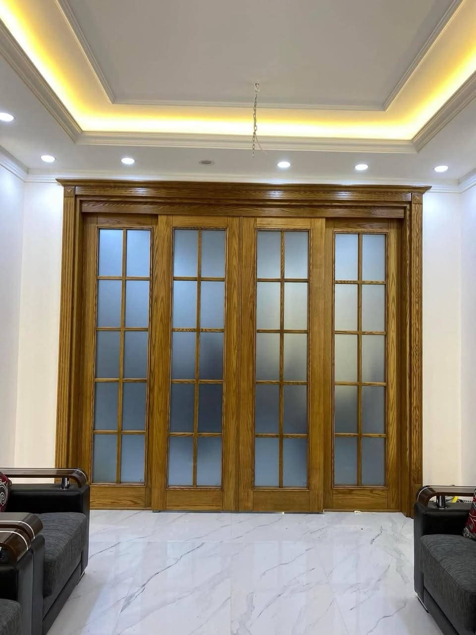 وسطه كريم لصبغ كافت انواع الابواب والخشب والديكورات بجوده عاليه وسطه بوياغ دار وديكوراس ***********رقم الواتس
