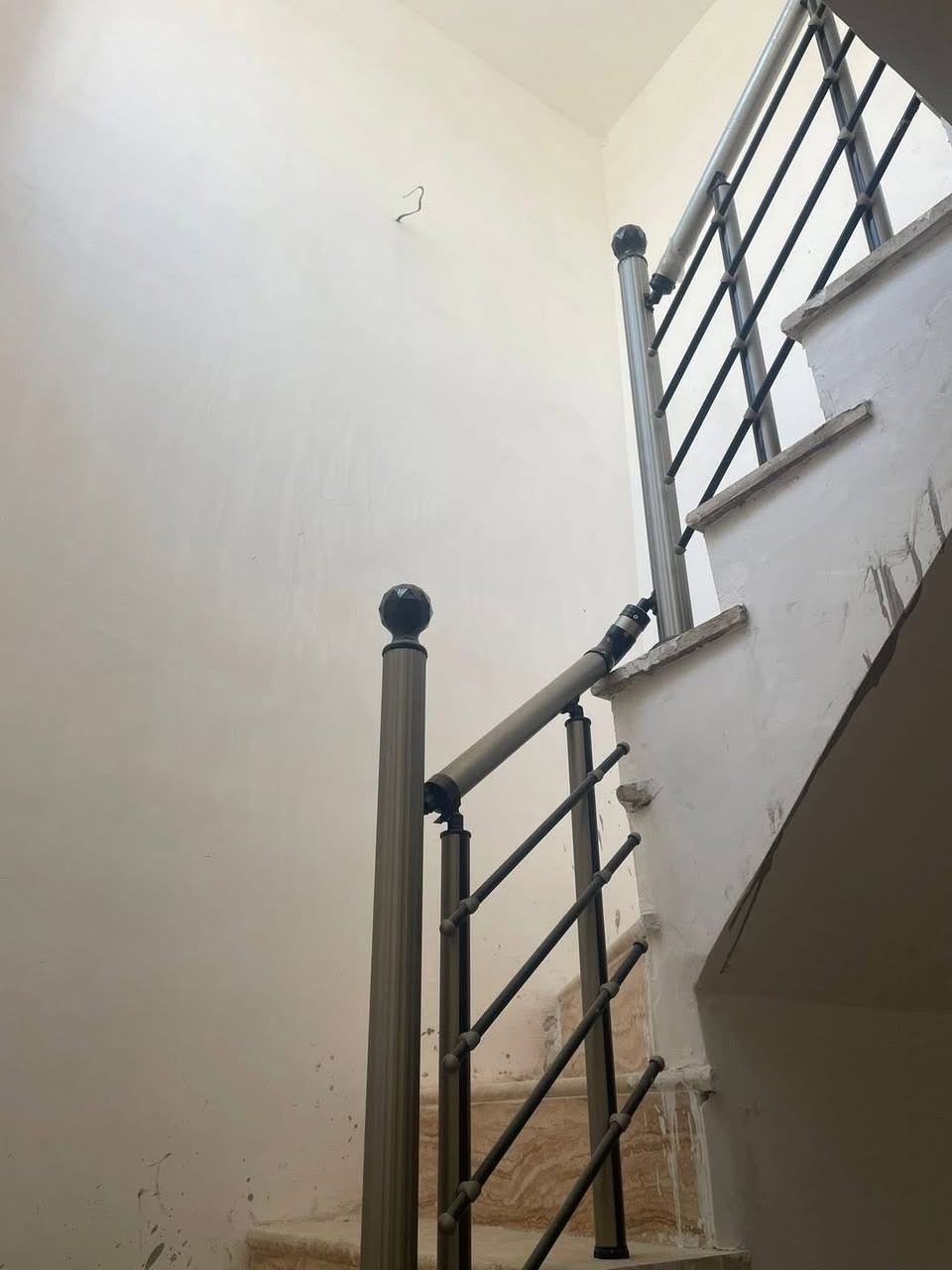 يالله مشتمل 40م للبيع
مشتمل 40م
واجهة 4 ، نزال 10
يحتوي على استقبال وهول ومطبخ وخدمات
وطابق الثاني غرفتين نوم 
📍موقع البيت : الشعب شارع الصحه خلف جامع الحق

للأستفسار مكتب ارض الخيرات
*********** حسن العقابي
