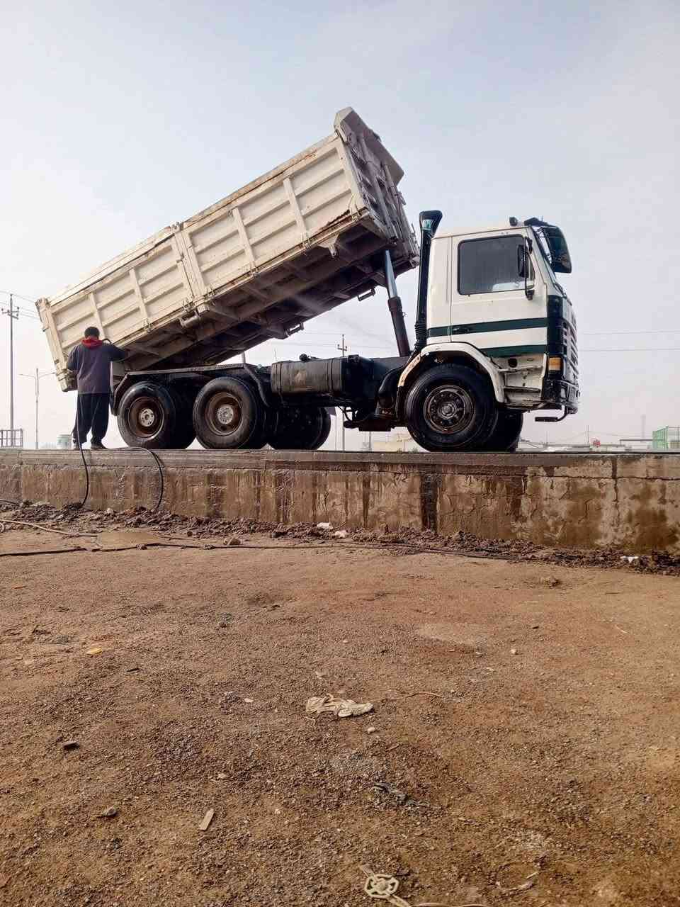 سلام عليكم سكانيه البيع مكينه 12ونص تخم تاير مجموعه كتر رقم نينوه سنويه ال 28 شاصي  مكفول حداديه جديده بدي وقماره جدد كهربائيات كله شقاله جاهزه العمل المكان زبير أسعر التصال ***********
