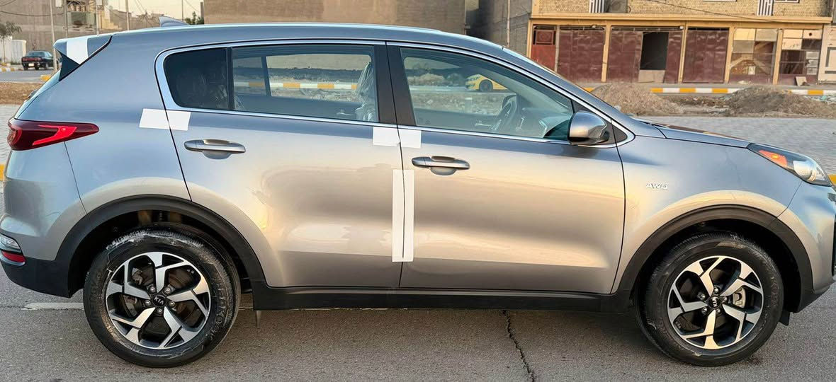 #كيا_سبورتج
موديل 2022
وارد امريكي 
تبديل جاملغ 
نفس اللون 
-شاشة كبيرة
-كامرة بلادية
-داخل بيجي
-فور ويل
-انظمة قيادة متعددة
-قطعتين تبريد 
-مكينة 2400
-ويل كروم
السيارة جديدة جداً
ماشية 37 الف فقط
للاستفسار اكثر اتصل على الرقم 
*********** - whats app ✅ الصويرة, واسط
