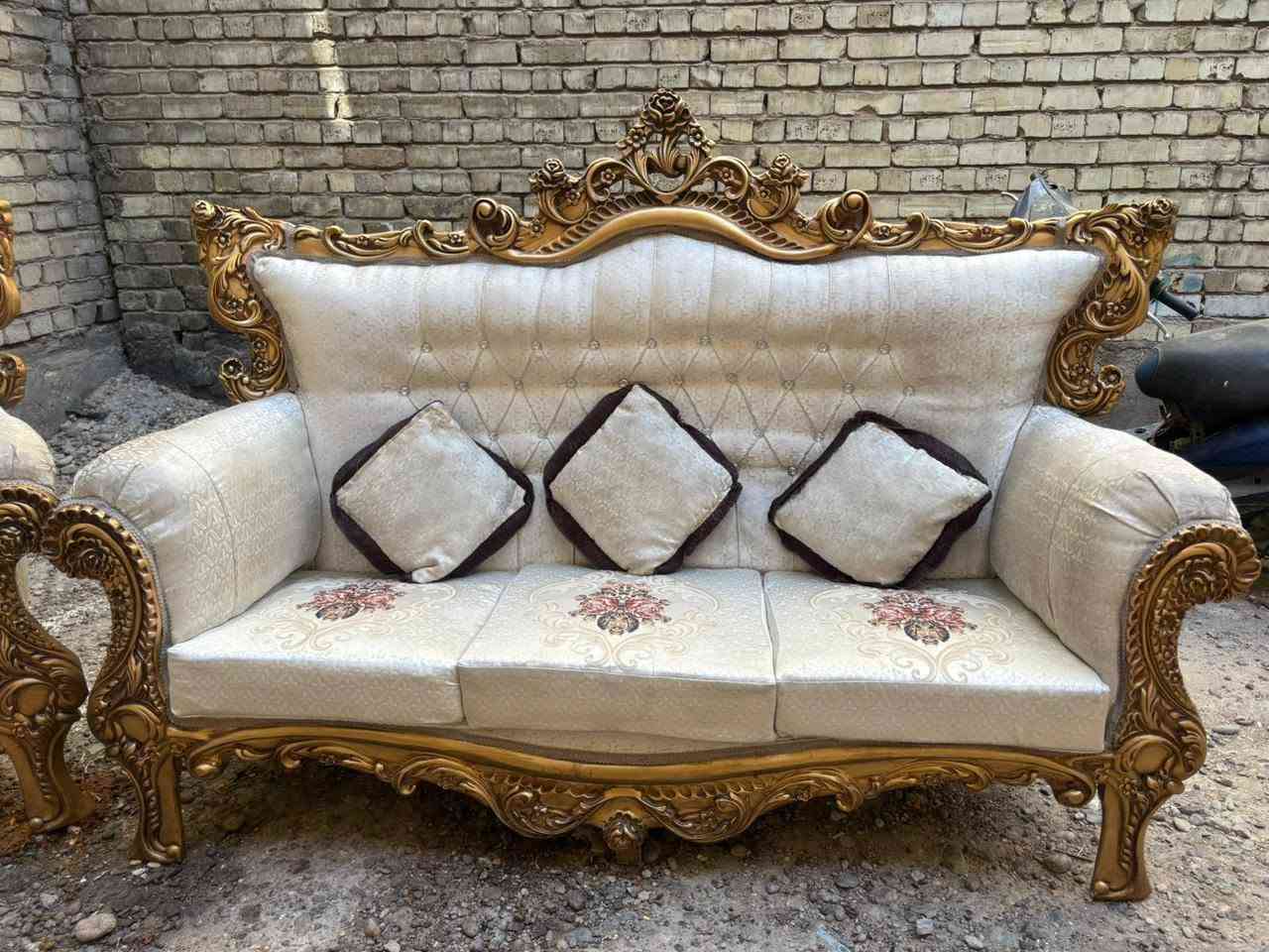 تخم كامل ٥ قطعع + طبله حجم كبير + طبله صغير عدد ٢ 
نضافة  100% الراغب بلشراء الاستفسار ***********
