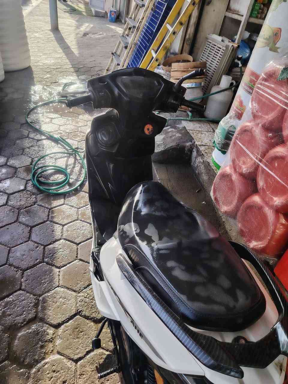 سكنس صيني محرك ياباني دراجه جديده للبيع للبيع كلشي بيها شغال ماعيزه اي شي السعر 550 الف (***********) العنوان النجف حي السلام قرب ابو الدجاج
