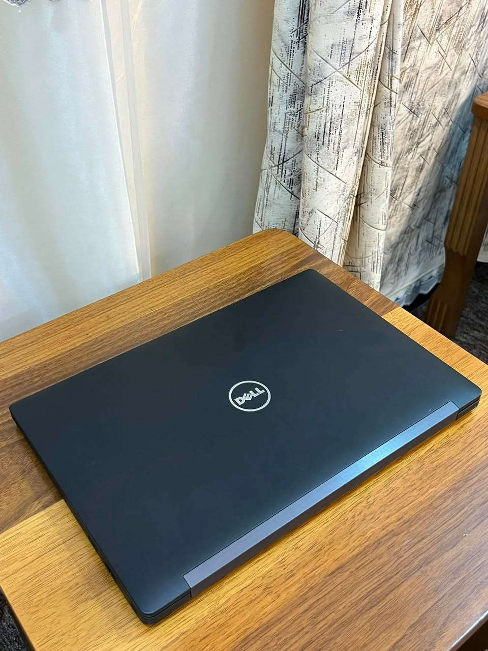 لابتوب DELL معالج i7 ورام 16 للبيع .
السعر : 285 الف وبي مجال جدا قليل .

اللابتوب مفول مواصفات
معالج i7 فدشي يتحمل شغل والعاب 
تصميم سلم ووزنه خفيف
 كيبورد ضوئي
اللابتوب جدا نضيف وادائة قوي وممتاز يفيد الي عنده دراسة او العاب متوسطة او غيرها من الاستعمالات .

المواصفات :
المعالج intel cori7
الجيل : الثامن (8TH)
كرت الشاشة : INTEL UHD GRAPHICS 8GB 
الشاشة : فول اچ دي (FHD) حجم 14.3 دقتها والالوان جدا واضحه وتشغل 4K بالمشاهدة .
الرام : 16GB نوع DDR4 فدشي راقي .
الذاكرة : 256GB ssd M.2 
كيبورد عربي انكليزي ليزري ضوئي .
كيبورد ميكانيكي ضوئي .
سماعات ستيريو .
كامرة امامية واضحه
بطارية اللابتوب ليثيوم تطول فوگ ال 4 ساعات ب الاستعمال المكثف .

المنافذ :
منفذ تايب سي
منافذ USB 
منفذ Hdmi
منفذ سماعات
منفذ LAN
وغيرهن بعد.

المميزات:
معالج i7 مو i5 يتحمل شغل كلش قوي
رامات 16 مو 8  
اللابتوب نضافته كلش حلوه ماصارلي فتره من ماخذه .
منصب عليه وندوز 11 برو مفعل مدى الحياة.
منصب عليه اوفس مفعل مدى الحياة .
كيبورد عربي انكليزي ليزري ضوئي.
كامرة امامية جدا واضحه.

الملحقات:
ملحقاته كلها موجودة واصليه
كيبل ثلاثي اصلي.
شاحنة اللابتوب الاصليه  .
جنطة لابتوب مرتبه هم بعدهي جديده غير مستخدمه .

منصب عليه وندوز 11 برو مفعل مدى الحياة وحزمه الاوفس كامله كذلك مفعلة مدى الحياة .

اللابتوب كلش نضيف ومواصفاته قويه ومحترمه وتصميمه كلش مرتب . ومابي أي نقص كيبورد سماعات انترنت شاشة كامرة كله شغال وممتاز وماب اي نقص من اي ناحية .
وكلشي بي بعده جديد ونضيف مثل ماموضح.

السعر : 285 الف وبي مجال جدا قليل .

مكاني النجف والي يريده توصيل هم موجود ان شاء الله .

*********** بي واتساب

(لابتوب للبيع النجف بغداد الانبار البصرة حاسبة محمولة منضدية دل dell pc laptops laptop computer )
