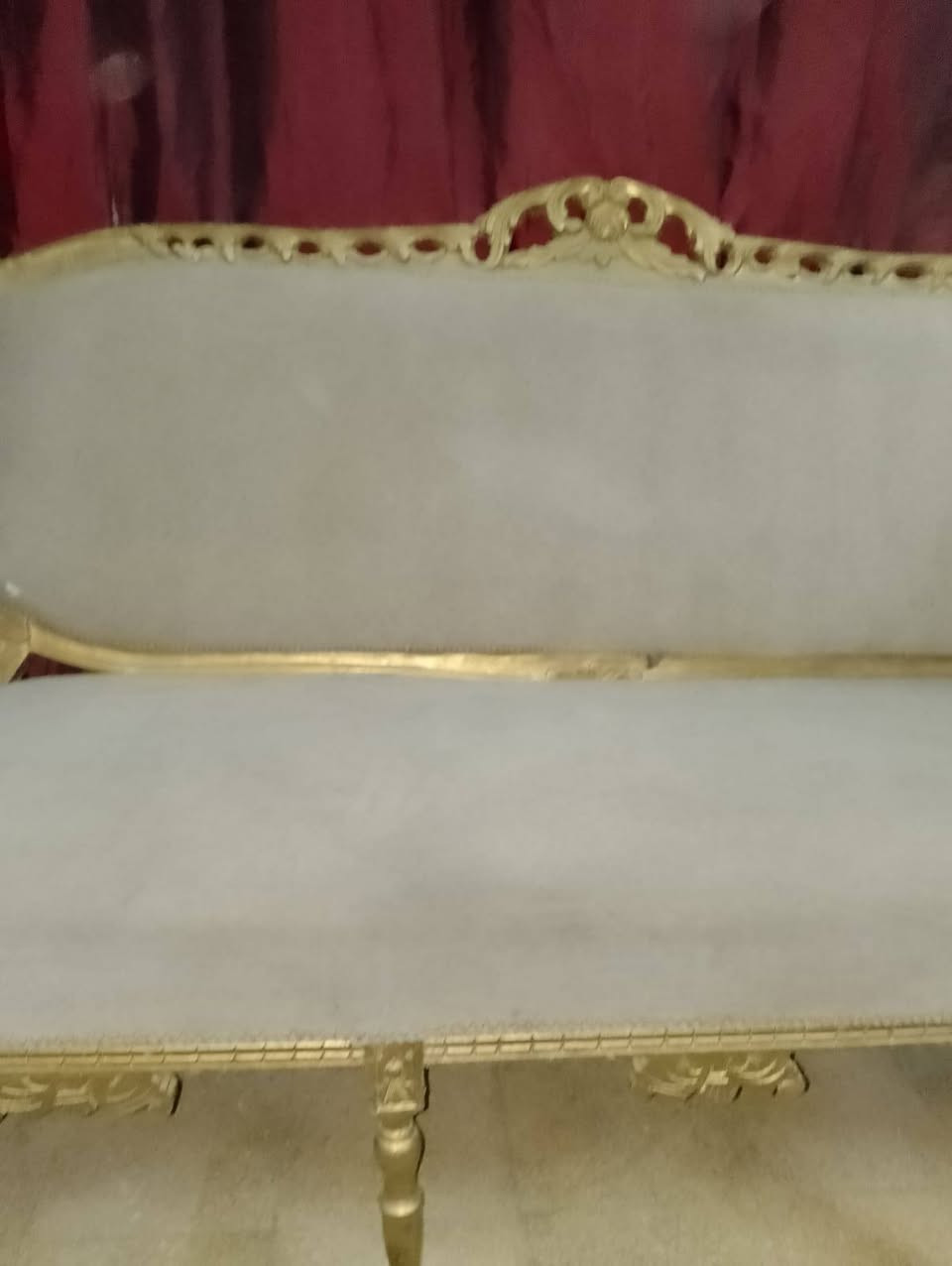 اغراض منزلية للبيع بسعر مناسب رقمي *********** مكاني بغداد شارع النضال
