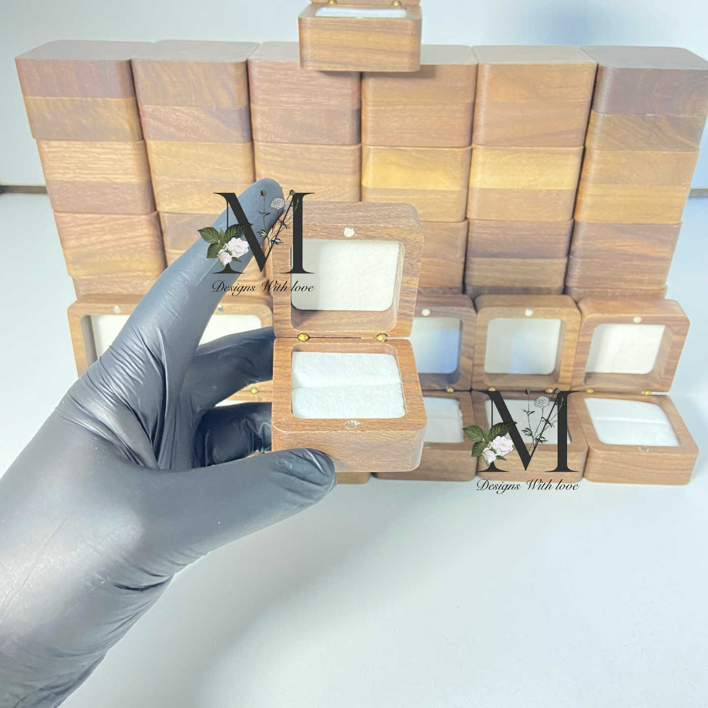 علب  حلقات خشبي جمله مفرد /كميه محدوده . سارع بالحجز 
درزن 12 قطعه / عدد بلكارتون 96 قطعه للحجز والاستفسار مراسله الصفحه او واتس *********** توجد خدمه توصيل محافظات 6 بغداد 5 الاف  

#خشبيات #مهر #خطوبه #زواج #صواني_مهر
