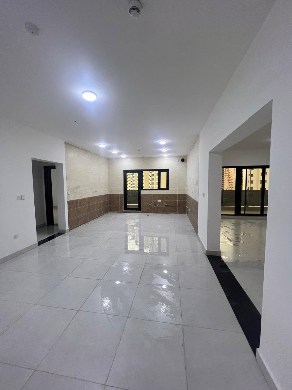 شقة للإيجار – مجمع دار السلام السكني
📍 الموقع: شارع مطار المثنى
🏢 المجمع: مجمع دار السلام السكني – بناية Ba2
📐 المساحة: 205 م²

✨ مواصفات الشقة:

* 3 غرف نوم، إحداها ماستر
* حمام ضيوف
* حمام عائلي
* إطلالة مباشرة على المول
* شقة جديدة وغير مسكونة سابقاً

💰 الإيجار الشهري: 1,150,000 دينار عراقي

للاستفسار يرجى التواصل مع الرقم ***********
