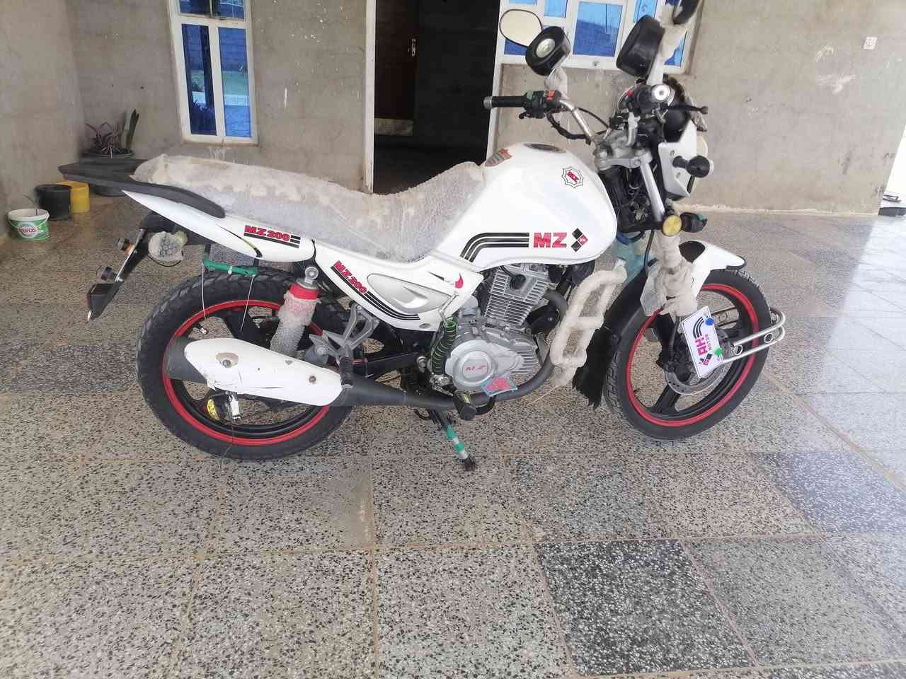 السلام عليكم ورحمة الله وبركاته للبيع دراجه امزت موديل 16 محرك200 نضافه فول السعر 750وبيه مجال للاتصال على الرقم ***********
