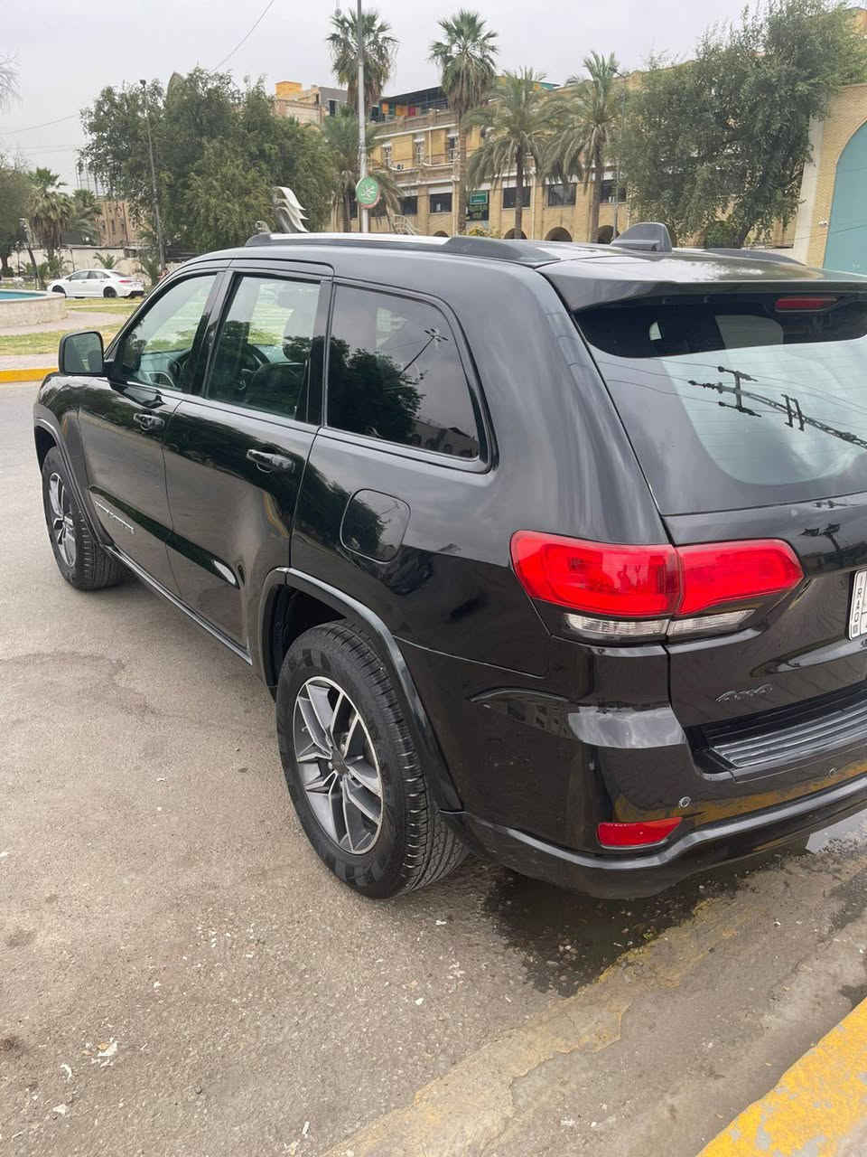 ***********
جيب 2019 كراند شيروكي لمتدد
***********
السعر السعر السعر 190 سعر نهائي بغداد الاعظمية
السيارة باسمي تحويل ثاني يوم 
مكاني بغداد
فول مواصفات 
الموديل :2019
المحرك : V6.  3.6L . 
العداد : 54 m أو اكثر
 المواصفات :قيادة ذاتية عند المنعطفات. تحذير النقطة عمياء ⚠ .نظام تحذير عند تجاوز السرعة المحددة. . تعديل وضعيات مقود السائق كهربائيا.  مرايا تعتيم ذاتي.  المرايا الجانبية قابلة للطي . نظام الصوت من ماكنتوش مع 19 سماعة. ويل قياس 18 . سقف بانوراما .   شاشه كبيرة نظام الخرائط (GPS) .عرض خرائط الطريق على لوحة القيادة. المصابيح الأمامية زنون . كشافات الضباب زنون .  دخول ذكي.  تشغيل عن بعد .الصندوق الخلفيي كهربائي .داخل جلد طبيعي ذاكرة لحفظ وضعيات الجلوس للسائق. المقاعد الأمامية كهربائية  المقاعد الأمامية تبريد وتدفئة .المقاعد الخلفية تدفئة .. حساسات خلفية  مكيف خلفي  
* تدفئة ستيرن .مانع تصادم خلفي  بلوتوث تلفون . محدد سرعة . نظام التشغيل والاطفاء الاوتوماتيكي . نظام بريك اوتماتيكي صور الحادث مرفقه تعديل وصبغ .
*
