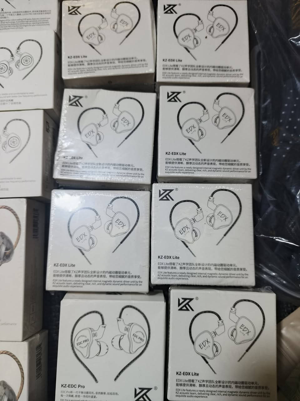 شلعه سماعات kz جديدات بيهن ٢٧ قطعه ، موجود جمله ومفرد واي شي تحتاجون تفضلو خاص وتدللون


**إذا كنت صاحب هذا الإعلان وتريد حذفه لأي سبب، رجاءا أرسل رسالة إلى الدعم الفني**