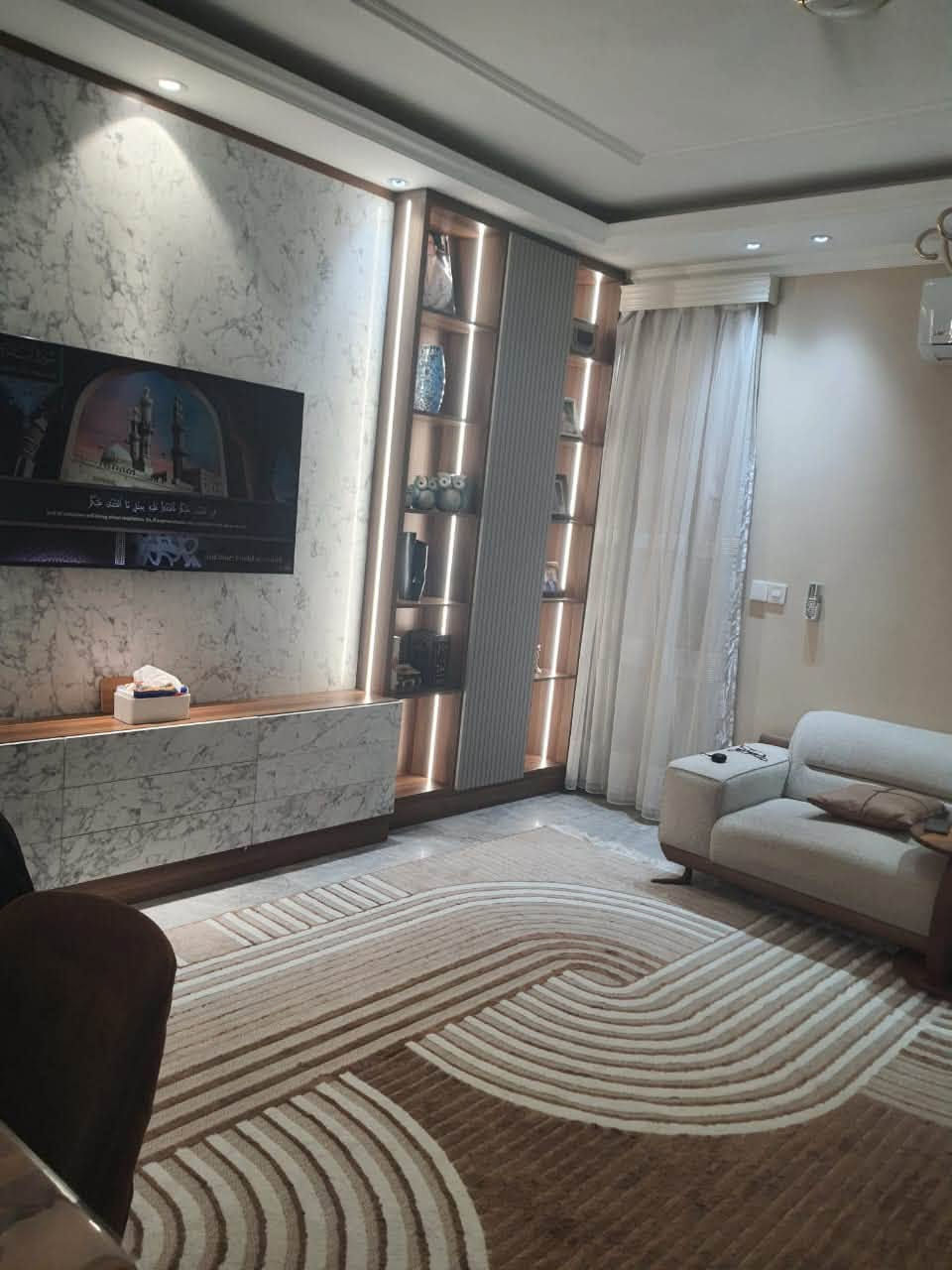 في مجمع الامل السكني
.....................................

⚡️بيت للبيع في مجمع الامل قريب من البوابه / طابقين

⚡️مساحه : 200 متر 

⚡️مساحة البناء 170 متر

⚡️يحتوي ع 5 غرف منام 

⚡️يحتوي ع 3 حمامات 

⚡️مطبخ ، حديقه ، كراج 

⚡️بناء مرتب واحده من الغرف مساحه 8 متر تنفع تكون غرفتين 

⚡️يباع مع الاثاث وجميع الاثاث جمعيه تم تجديده 

⚡️السعر المطلوب  680مليون 

............

مباشر

***********
