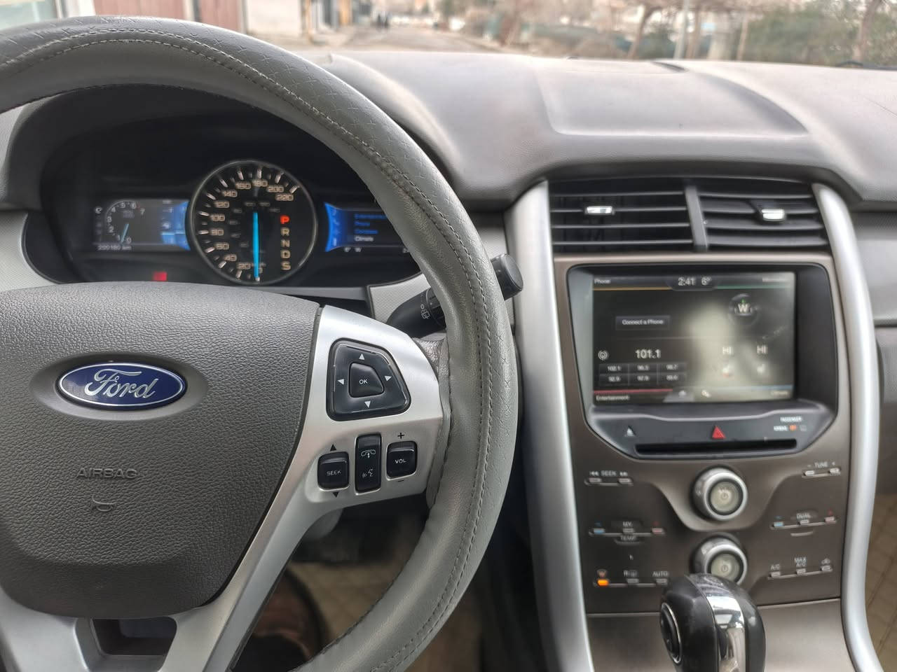 فۆرد ئیدج 2013
شەریکەی نیڤا
دەبڵ ئەکسل
پانۆراما
کوشن جلد کارەبا هیتەر
شاشە گەورە
شەغال
لایت زینۆن
بەناوی خۆمەوەیە
200 هەزار km ڕۆیشتوە
1 چەمەلغی بۆیاخە
سەنەوی و ژینگە و بەڕادی تازەیە 
*********** ژ.ت
نرخ 134
