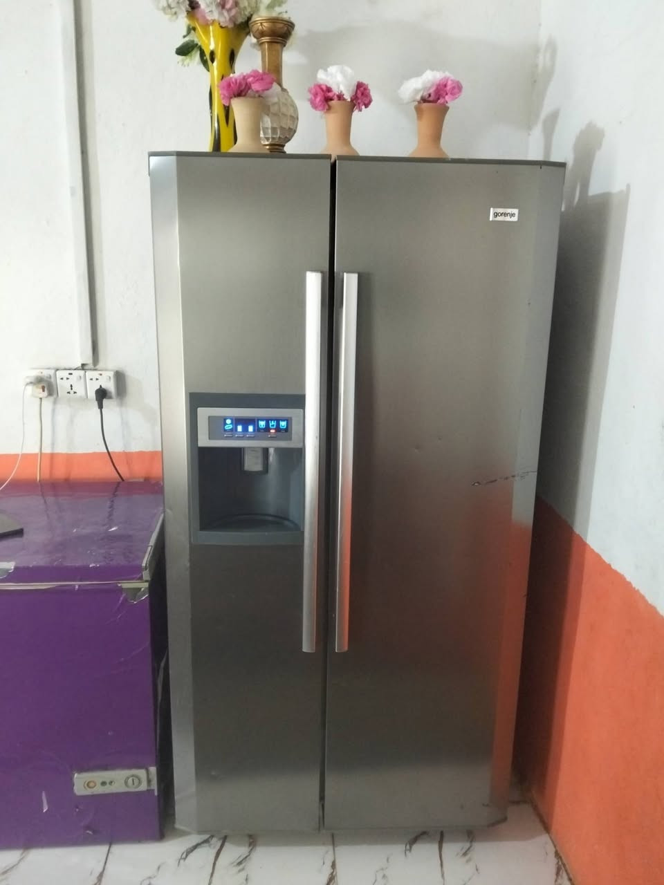 سلام عليكم ثلاجا البيع العنوان بغداد جسر ديالي الكرغولية سعر 400  وبي مجال ***********
