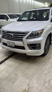 لكزس • ٢٠١٤ • ١٢٧٠٠٠