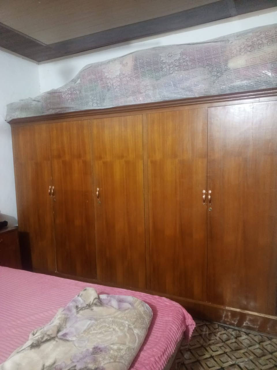 غرفة اخشاب صاج للبيع السعر 400 وبيه مجال ***********
