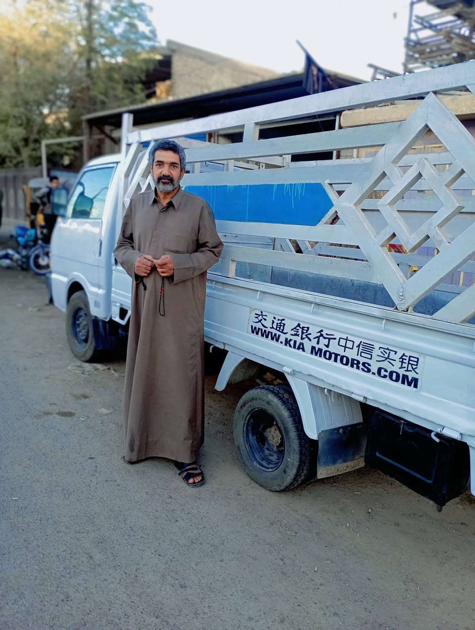 السلام عليكم كيا حمل نقل بظاعه أو اثاث أو تحويلة بيت داخل الحسينيه أو بغداد أو خارج  بغداد يوجد كادر عمل للتحميل والتفريغ ونجار لفتح وشد الغرف التركيه والصاج واتساب ماسنجر ***********
