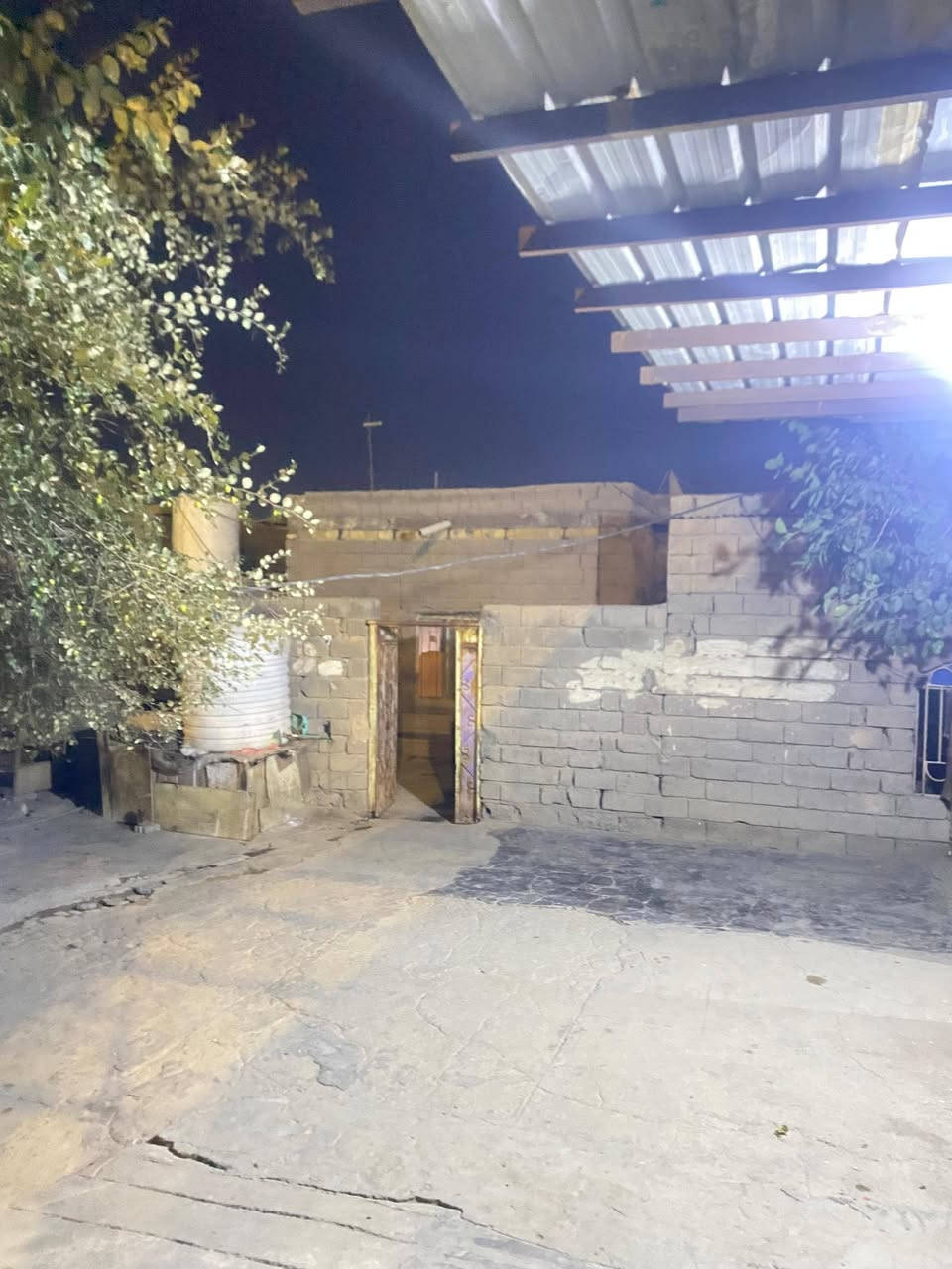 السلام عليكم بيت تجاوز في الزبير حي الخطوة ع شارع العام قرب حديقه حي الخطوة مساحه البيت 350متر بي5غرف +ديوان وصحيات ومطبخ وصاله وكراج جبير للاستفسار
***********
