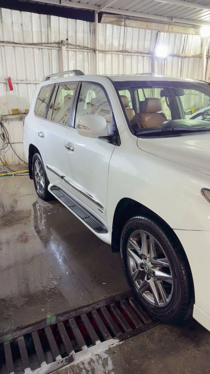 سلام عليكم لكزز 2015 بريم اصل بيه جاملغ وبنيد وشبر تكمه الخلفيه  رقم سليمانيه باسمي تحويل شوكت ميعجبك سعره 375وبيه مجال تجي تشوف وتدلل مكاني بغداد. ***********
