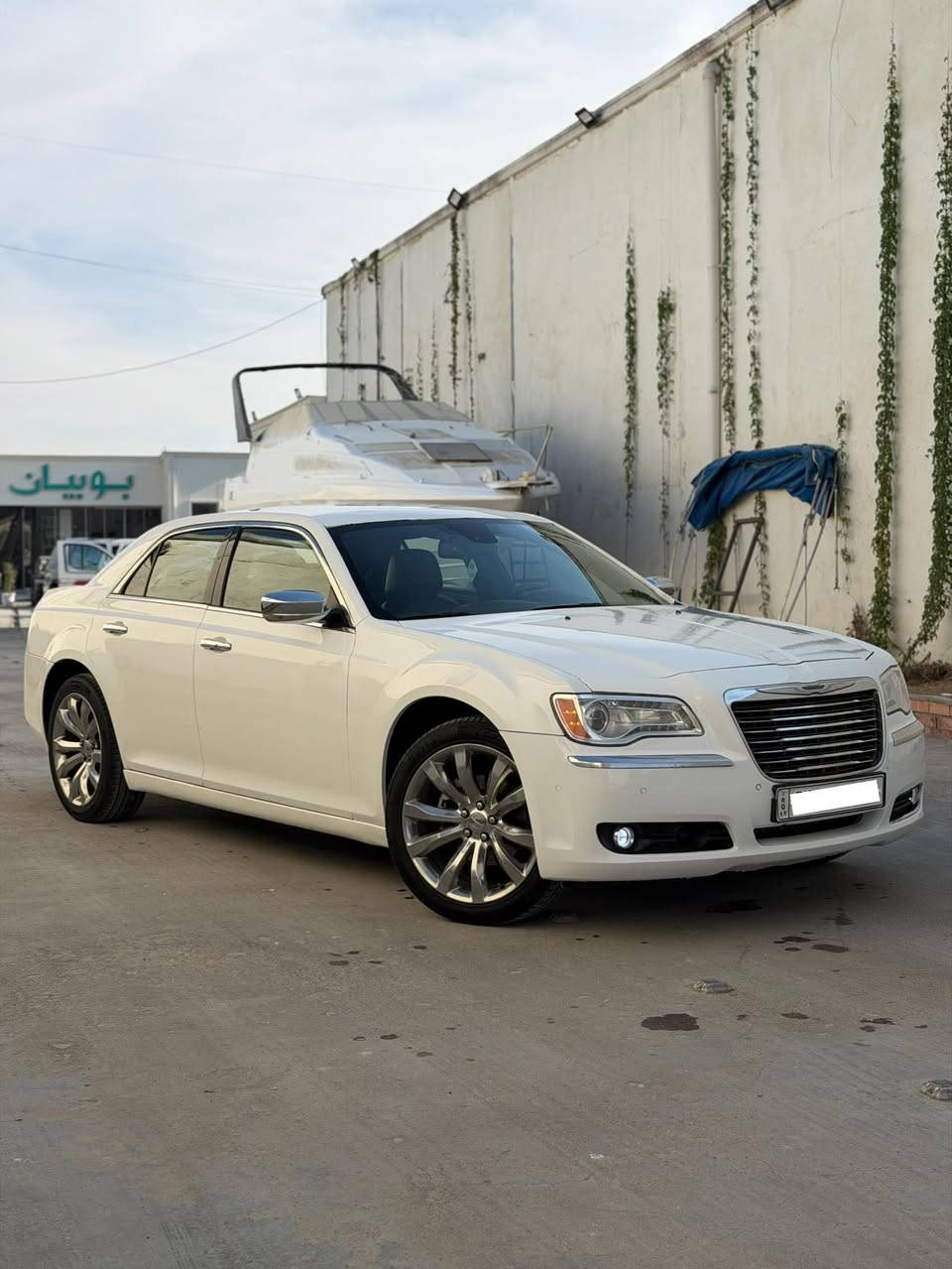 سلام عليكم 
كرايسلر اوباما.     #_للبيع_فقط 
مديل 2012 اصل 

#ادوات_دخول_جديد_
#_متوئمه_ارقام_وسنويه

جاهزه من كلشي السياره 

محرك V6. 3600
السياره فول مواصفات 
شاشه كبيره كامره خلفيه 
رادارات امامي وجانبي 
حساسات إماميه وخلفيه 
بجم فول زنون بلادي 
كشنات جلد فول كهرباء 
كشنات تدفئه و تبريد 
3قطع تبريد ثلج 🧊 
تخم تاير جديد 

#المكان_بصرة 
#السعر_وتفاصيل_اكثر_اتصل_وتدلل 
***********
