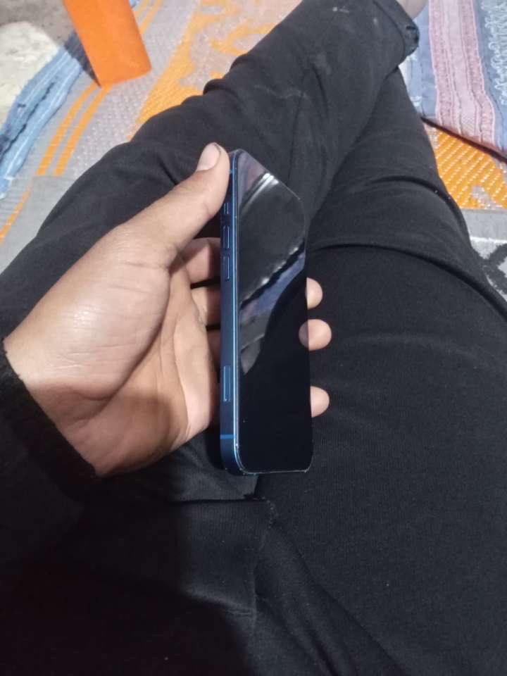 ايفون 📲 ١٣ عادي للبيع نضيف ومداخل تصليح خلاص خاص أو ***********
