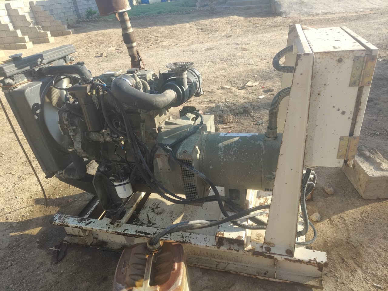 بيركنز انكليزي 3 سلندر شغال بي خيط بخار 30 كيفي مابي نقص للاتصال ***********
