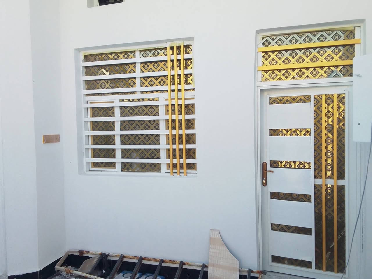 🏠 بيت للبيع - حي الدله
المساحة والسعر:
المساحة: 150 م²
السعر: 65 مليون، وبي مجال قليل
الواجهة: 7.5 م
النزال: 20 م
التقسيم الداخلي:
غرفتين نوم، كل غرفة 6 × 3.5 م
استقبال 6 × 3.5 م
صالة 5 × 5 م
مطبخ 4 × 4 م
بيتونة 4 × 5 م
حمامات عدد 2
*الحالة والموقع:
البيت جديد وغير مسكون
حر وغير محجوز
الموقع: حي الدله
قرب بيت أبو علي حسون ال حجي عبدالعالي
للاستفسار:
***********
