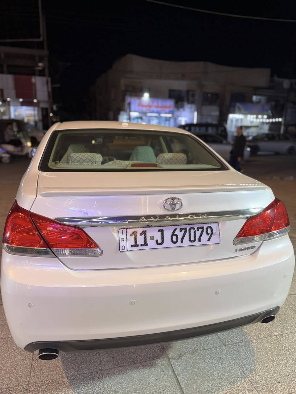 تويوتا أفالون 2012 ليمتد خليجي — 
ماشيه  فقط 144  ألف كم حقيقي بشرط
رقم بغداد الجديد 
فل مواصفات ليمتد — داخلية كريمي 1/1 خليجي
(بصمة، سقف سلايد، كاميرا،
كراسي تبريد وتسخين، كراسي ذاكرة، ستائر،
حساسات أمامي وخلفي، تحديد سرعة،
كراسي جلد وكهرباء، مواصفات كثيرة جداً…)

بدون صبغ، بدون تبديل،  — نظيفة جداً استخدام شخصي
الكير مكفول و بيها مكينه جديده 
لا يوجد صوت ولا دخان ولابخار 
4 تايرات وكالة تويوتا أصلية تحتها
لا يوجد أي خلل
السعر :25الف يعني شدتين و 25 ورقه 
رقم صاحب السيارة:
موبايل ***********
الموقع: بغداد الزعفرانيه
