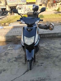 دراجه سكنس نثيه كهرباياتها كلها شغاله شلعتها خير من الله تشتغل سلف وهن...