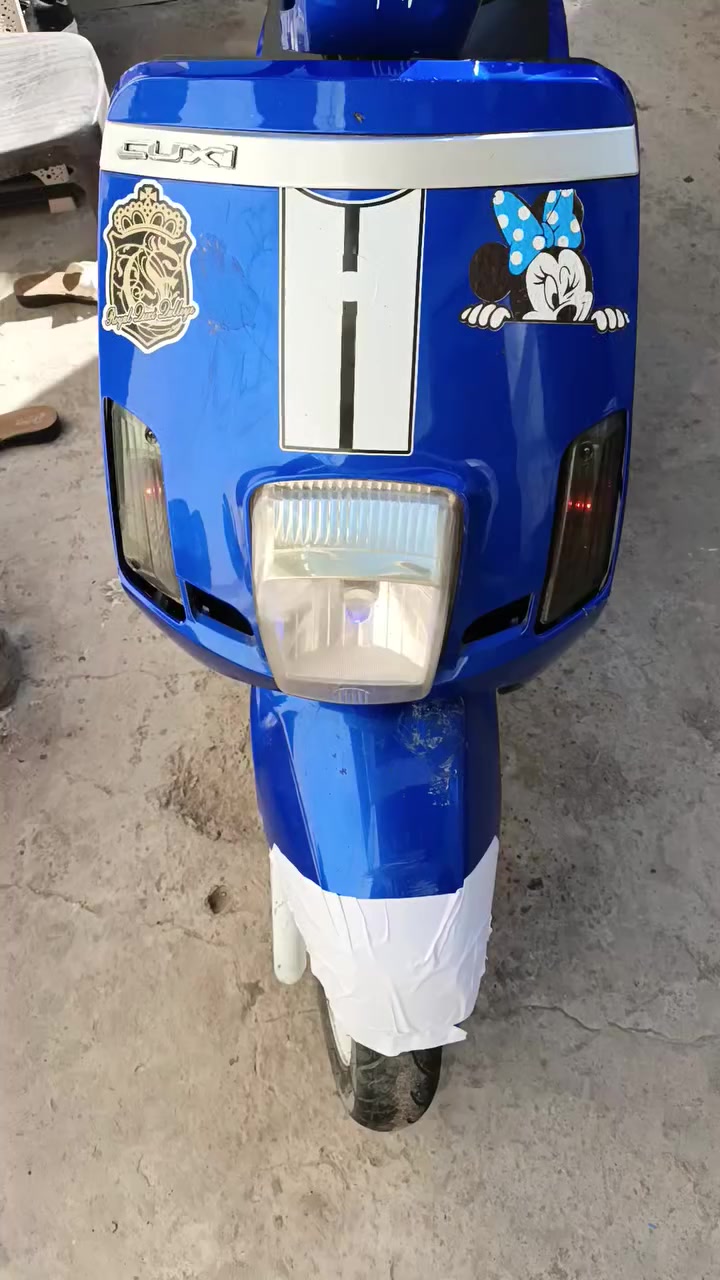 السلام عليكم دراجه شحن نوع بوليس مسطره بطاريه ليثيوم فوسفات الحديد دراجه شوي بيها شخوط بلكفرات تمشيك 
بلسرعه الاول 120كيلو والسرعه الثانيه تمشيك 100كيلو والسرعه 3تمشيك 80كيلو نضافه الدراجه موضع بلصور بريكات عنبار ملف الدراجه1500 بطاريه 78بولط و32امبير بيها شلعه تخبل ضمان بلبطاريه سنه والبطاريه تمشيك تقريبن3سنوات عدد دورات الشحن50 السعر مليون وبيها مجال لحد يكسر بلسعر مكاني بغداد البلديات الصحفيين 
رقم: ***********
