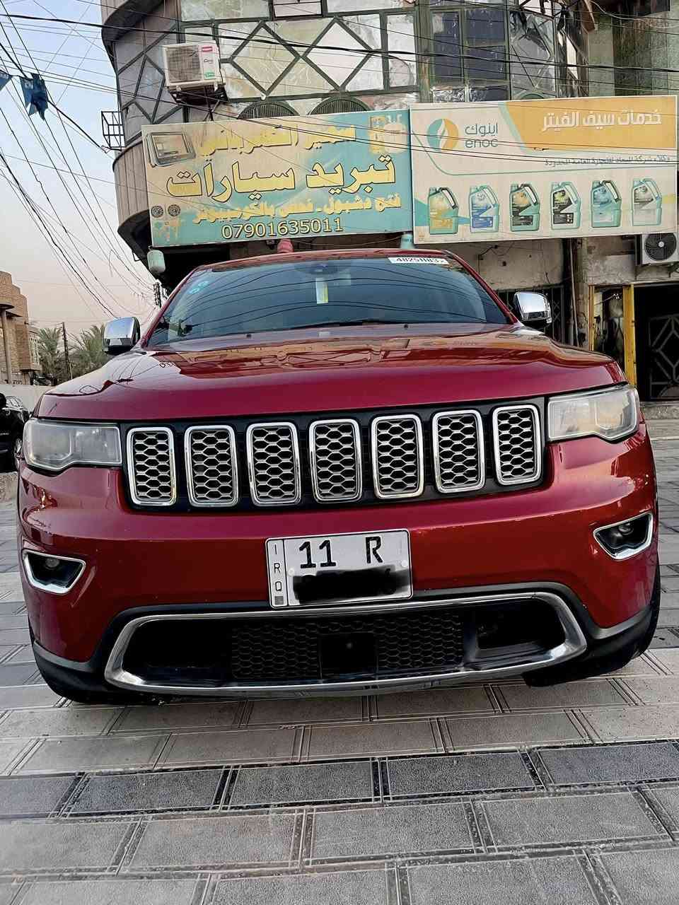 السلام عليكم 
لبيع جيب موديل 2011 محدثه 2018 تحديث جيد جدا 
فول مواصفات اورفر لاند ١ على ١ 
ويل كب كروم حجم 20 
تخم تاير جديد 
جكات 3 وضعيات تصعد وتنزل 
موس تحكم 3 وضعيات 
شاشه جبيره كار بلي
شاشات بلكشنات 
كأمره خليفي
حساسات خلفي 
هوك خلفي 
رادار امامي وجانبي 
مري كهرباء شفط 
منظومه زنون اصلي جديد 
صندوك كهربائي شفط 
السياره اني محدثه 18..
للجماليه..
محرك 6 سلندر كفاله من الفتح..
كشنات جلد و2كهرباء..
شغيل عن بعد..
دواخل بيجي..
فور ويل4/4..
شاشه وكامره دواره..
لد امامي وعدسه..
محرك كير تبريد خير من الله..
تبريد ثلج قطعتين 
تدفئه شغاله 
السياره اعلى فئه..
تدفئه تبريد بل الكشنات..
دركه كهرباء..
تحكمات دركه 
صدر امامي وخلفي كله جديد 
ماشيه 126 ألف ميل حقيقي 
ملاحظة سياره  كلين بدون حادث فقط صبغ مال تحديث 
سيارة جاهزه بدون أي نقص فقط بوشه مال اكسل باقي كله جاهز   مكان سيارة بغداد السيديه لاستفسار اتصل
ملاحظة بس تحديث كلفني 32 ورقه 
***********  سعرها 147 وبيه مجال بصيط
