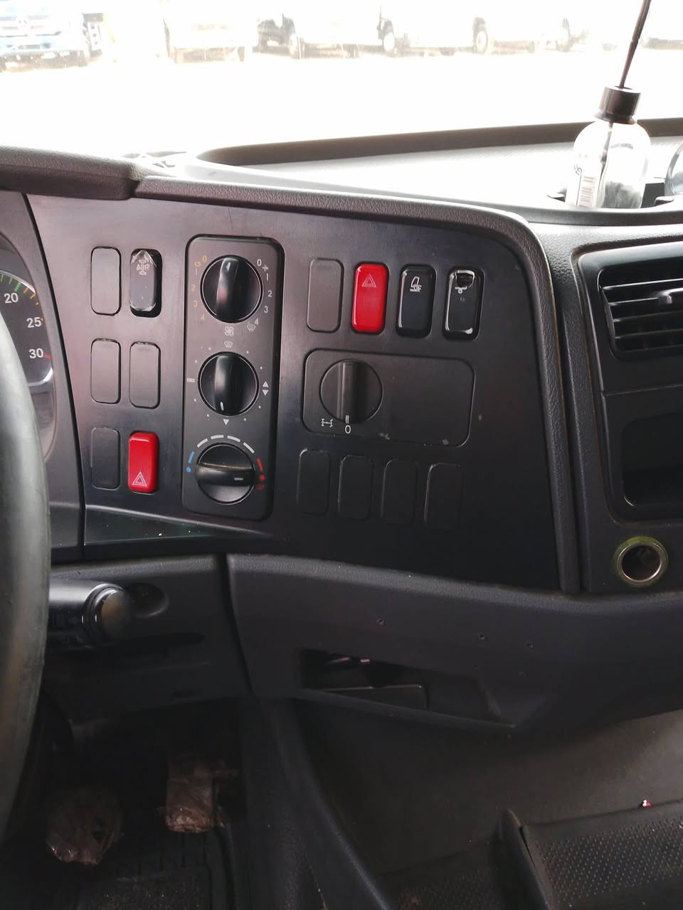 اتیکۆ2013 ثمانیە برغی 6سلندە ر
فول مواسفات واحد علی واحد قفل اکسل هاڤ تحدید سرعە بودی جادر مسرحی سنویە جدید تایرات جدید 
مکان سلیمانیە 
***********
***********
