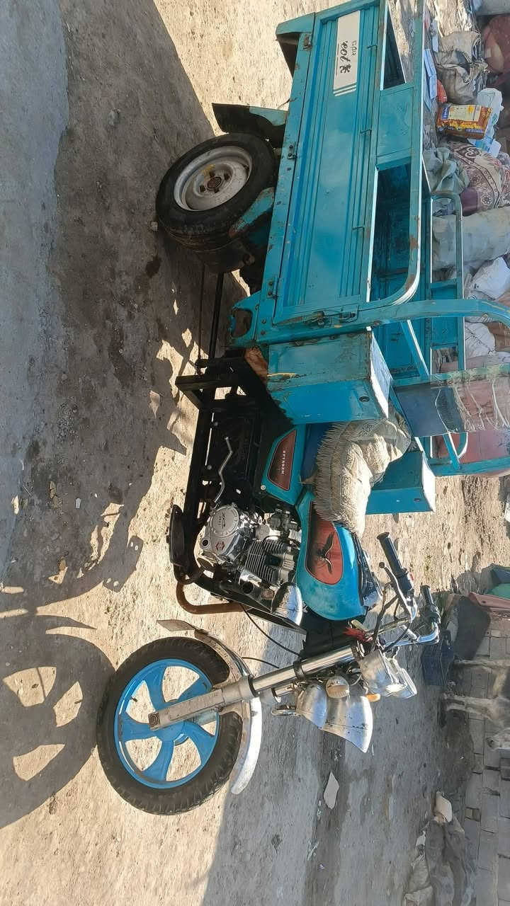 السلام عليكم ستوته لبيع موديل 22 مكينه 23 مفتوحه وراق اصولي وكيله مكتب النور السعر 1550 بيه مجال قليل مكاني حله شارع 80 تصال ***********
