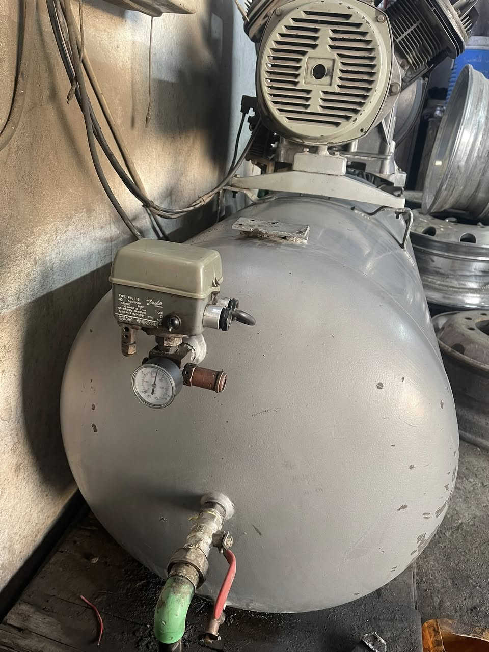 سلام عليكم ماطور اطلس ال 11 بطل 500 لتر ماطور 10 حصان شغال وعلى الفحص السعر 30 ورقه وبي مجال للطيبين استفسار *********** مكان النجف الأشرف
