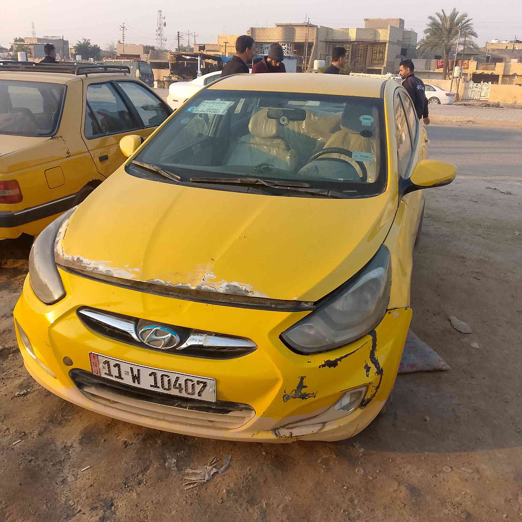 رجائا اخي اقراء المنشور 
اكسنت 2012 خليجي 1600 قطرتين 
1 - محرك تجفيت جديد غراض اصلية 
2- منظومة تبريد جديدة وكالة  (كاملة )
3- عقل اصلي جديد  
4- شاشة اندرويد 
5 - رقم بغداد انگليزي
6 -داخلها كلش حلو ومغلفه
السيارة تحتاج ترتيب بس ممئثر عليها 
صدر سويته قبل فترة قليلة بس بي طكطكة
بيها رجفة من ال40 لل60 مال درايم شفت
دعاميتها تحتاج تبديل 
بيها ضربة خلفية بمكان البك لايتات مصلحينها 
سعرها 72 وبيها مجال 
مكاني بغداد النهروان 
وتواجدي بشارع فلسطين 
***********
