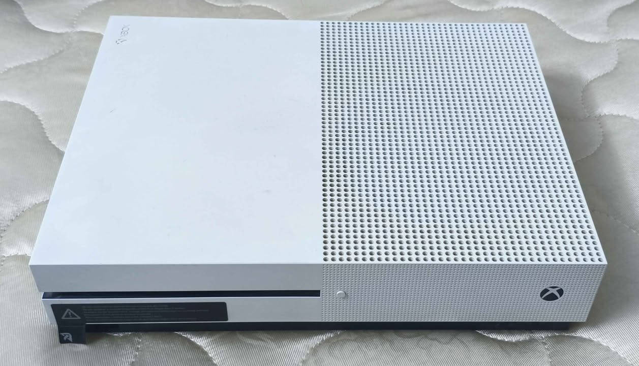Xbox one s كلش نظيف حتى ستيكر شركه وياها 
ملحقاتها 
يده اكس بوكس سيريس xbox Seres 
بطاريه ويه قاعده مالتها بيها دبل بطاريه لليده او جويستك
مكاني كركوك 
توصيل محافضات ماعندي كركوك, العراق


**إذا كنت صاحب هذا الإعلان وتريد حذفه لأي سبب، رجاءا أرسل رسالة إلى الدعم الفني**