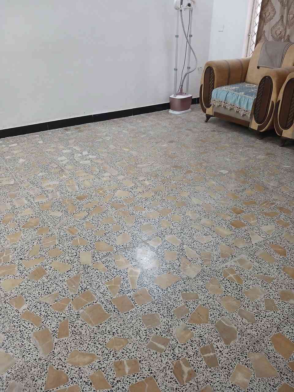 دار للبيع ٢٠٠م حي الجهاد الرفاق الأولى خلف الالعاب تجارى شارعه عرض ٢٠ قرب السنتر شارع الإطفاء باسمي مباشر 
يباع كامل او ١٠٠ تقطيع 
***********
