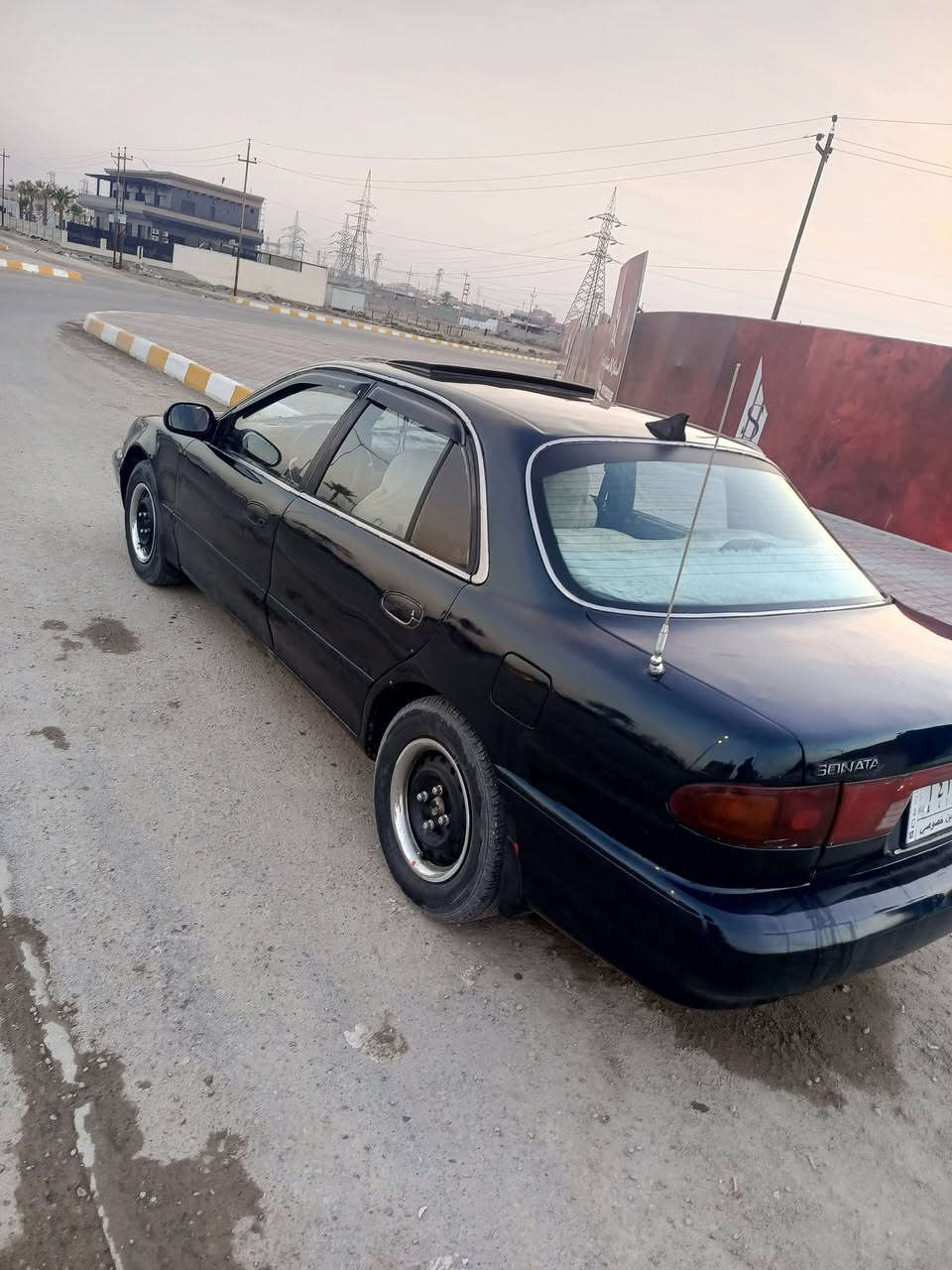 سوناتا موديل 95 صبغ جماليه بلاديه بدون ضربه كير ومحرك شرط محرك مفتوح. مو مسكر كير اوتو  صدر حلو داخلها نضيف. سنويه جديده ل 27 تحويل مباشر السعر (38) / مكاني تكريت الديوم  *********** / ***********.
