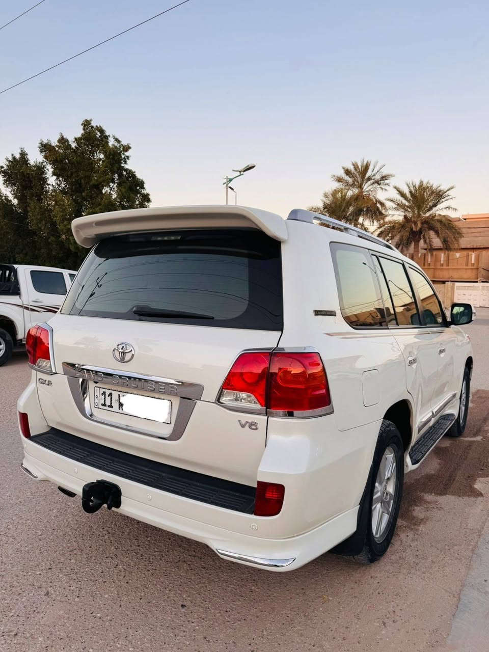 السلام عليكم للبيع لأندكروز موديل 2015 ابريم اصلي رقم بغداد الجديد دولي بسمي تحويل ثاني يوم مكفولة كفاله عامه
فول مواصفات 1/1
حساس امامي
حساس خلفي
بصمه تشغل
بصمه اوبواب
فتحه سلايت
كشنات جلد اصلي
كشن كهرباء اتلاث حركات
محرك 6 سلندر
تشغيل عن بعد
8 ايرباك 
زراكات لايت 
مري شفط و قلاب 
مثبت سرعه 
سبعه راكب 
ثلاث قطع تبريد 
تحكمات ستيرن كامله 
كامرة دوارة
مطفايه حريق 
وباقي مواصفات معروفه. 
ماشيه (100) إلف حقيقي شرط الفحص سعر السياره (410) $ورقه وبيها مجال مكاني بابل 
اللاستفسار على رقم ***********
