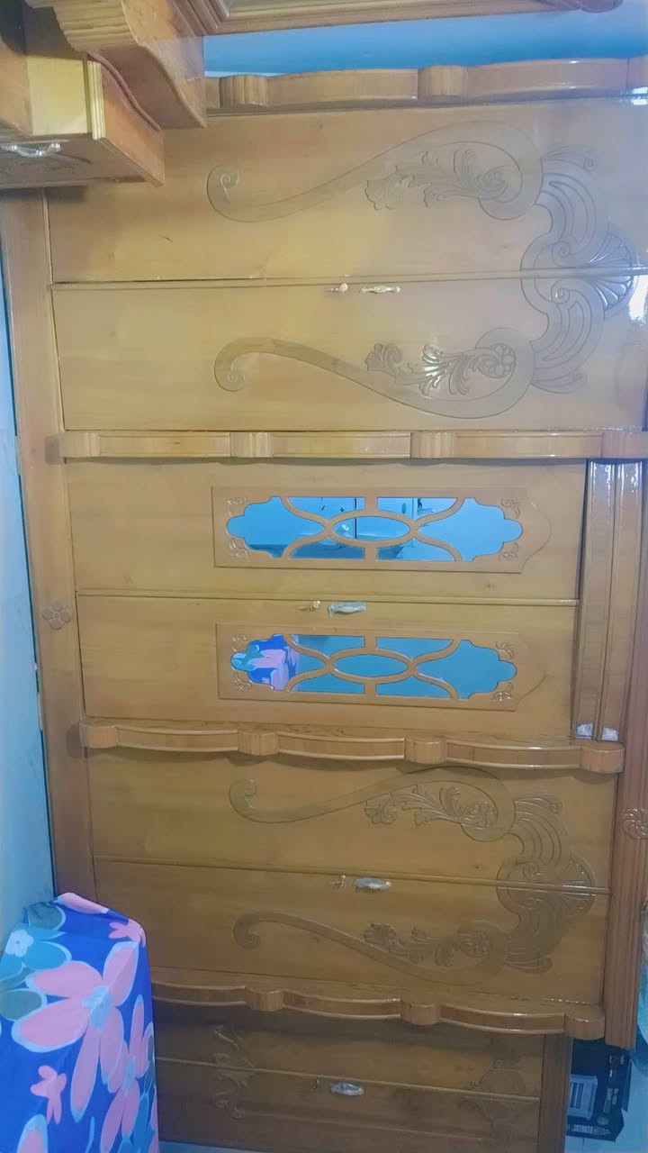 غرفه للبيع صاج عرقي اضرار كلش قليل السعر مليون وربع بي مجال للشراي العنوان البصره مصفه الشعيبه قرب محطة القطار مراسله عل رقم
***********
