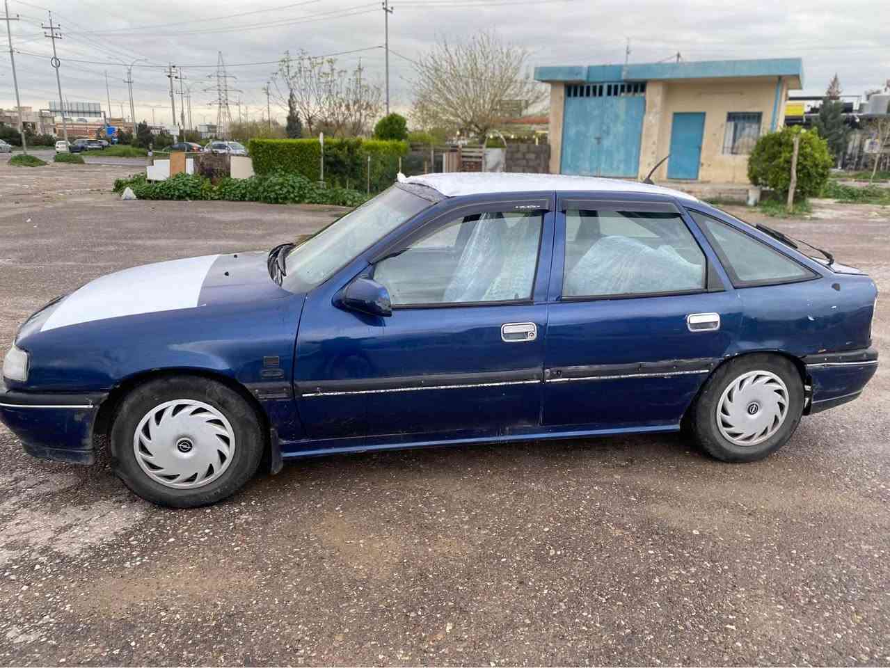 ئۆپل ڤیکترا مەکینە بەشەرت گێری بێ عەیبە بەس لەگێر پێنج فرێ دەدا چوار تایەی خاوێنی لەسەرە ئارم پلاستیکە مۆدیل ١٩٩١ لەهەولێرم رەقەم موبایل *********** سعریشی ١٥ وەرقەو مەجال أربيل, العراق
