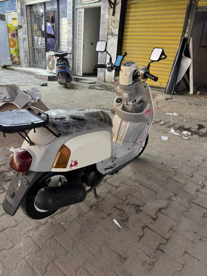 السلام عليكم
ماكس بوليسي كابريتر 2007 داخل رصاصي بلادي

شلعة ومعدل دراجة نضيفة كهربائيات كلها شغالة 
كفرات بلادية ونضيفة
سعرها 650
مكاني ديوانية مركز
للاستفسار اتصال ***********
