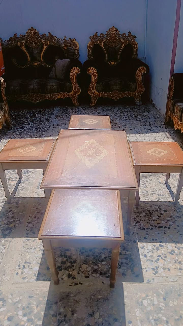 السلام عليكم تخم قنفات للبيع تلاته كبار وأربع صغار النضافه ٨٠% طبلاتهن وياهن المكان بغداد حي البتول السعر ٤٥٠ وبيه مجال رقم ا لهاتف ***********
