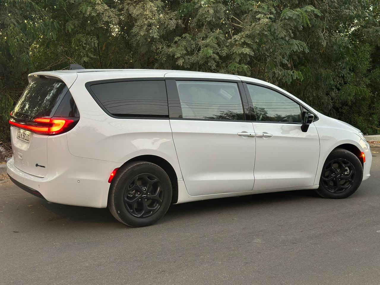 سلام عليكم شباب دخول جديد
2024   CHRYSLER PACIFICA.  S 

كرايسلر باسفيكا هايبرد - بانزين - بلك ان 

الضرر ؛؛  موضح بلصور جانبي بجم كبس تبديل قطعتين

                 

اللوحه ؛؛ بغداد بسمي تحويل بنفس اليوم 

ماشيه 27 الف ميل 

1-خمس كامرات السيارة 360

2- هندبريك بصمة 

3- تشغيل عن بعد 

4- هيترات بالكشنات 

5- رادر جانبي 

6- بيبان كهرباء ( تحكم ريمونت ) 

7- صندوق كهرباء شفط 

8- رادار امامي خلفي 

9- كشنات VIP منفصل

10- مانع انزلاق 

11- نظام ستوب بارك 

12- لايت لدالشكل الجديد 

13- تنبيه الخروج المسار 

14- شاشة كبيرة كاربلاي 

15- تبريد مركزي ثلاثة قطع 

16- تدفئه كراسي وستيرن

17- تحكم استيرن فول 

18- بردات داخلية 

19- اشاير بالمري 

20 -محرك 6 سلندر 3600 

21- كير ماوس 

22- نقطه عمياء 

23 - كشن كهرباء + خزن 

سعر السياره : ٢٤٨ وبيه مجال

       مكان السياره بغداد

       ☎️ 0770 456 1247
