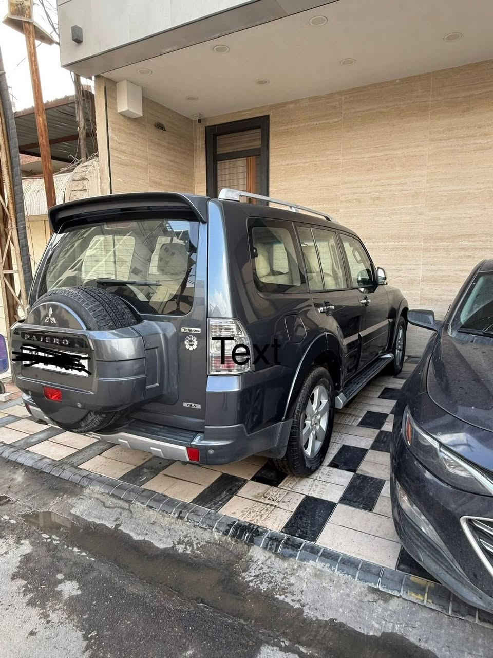 باجيرو  ٢٠٠٨  محرك ٣٨٠٠  GLS اعلى فئة بالباجيرو. اللون رمادي رقم دولي انكليزي بغداد ماشية ٩١ الف كيلو متر حقيقي 
فول مواصفات مقاعد جلد كهرباء 
داخل بيجي 
فور ويل سلايد روف 
مري شفط 
اشاير بلمري 
حساسات خلفية   تبريد جيد جدا  
7راكب 
تبريد 3قطع 
 السياره مكفولة من الصبغ فقط الدعامية الامامية 
وجزء من الدعامية الخلفية 
السعر 135 ورقة 
للاتصال
***********
