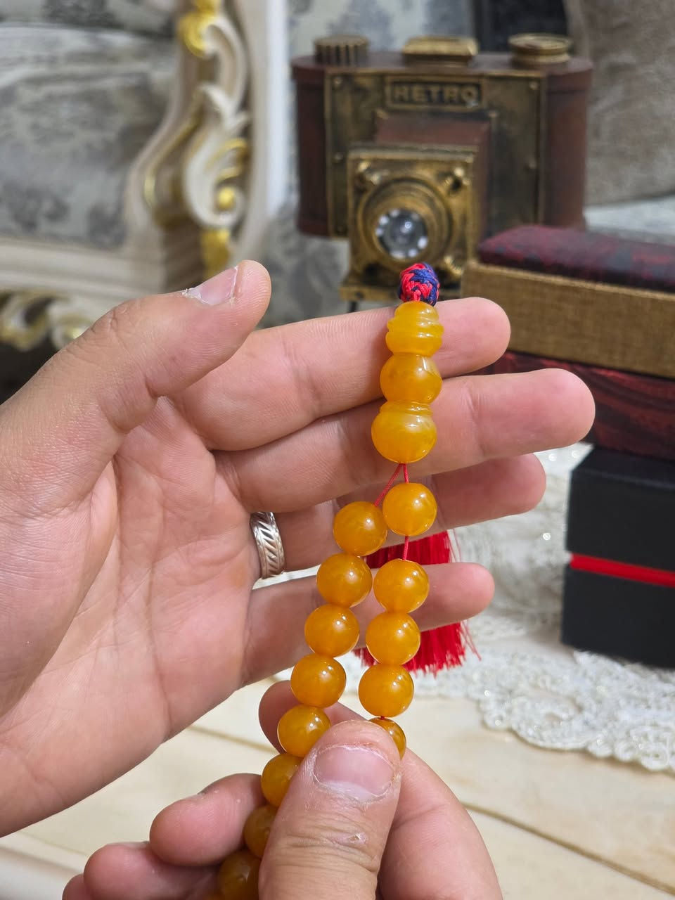 من رخصة مدير الكروب المحترم 
كهرب روسي شمعي انتيك اصل عقود ٣٩ خرزة الشاهد ٣ قطع من نفس الخام الوزن ٤٥ غرام نضافة تامة ١٠٠% الخيط متصل بالكركوشة عمل تزكام بسعر طيب تواصل خاص
 يوجد توصيل الكل محافظات العراق 🇮🇶


**إذا كنت صاحب هذا الإعلان وتريد حذفه لأي سبب، رجاءا أرسل رسالة إلى الدعم الفني**