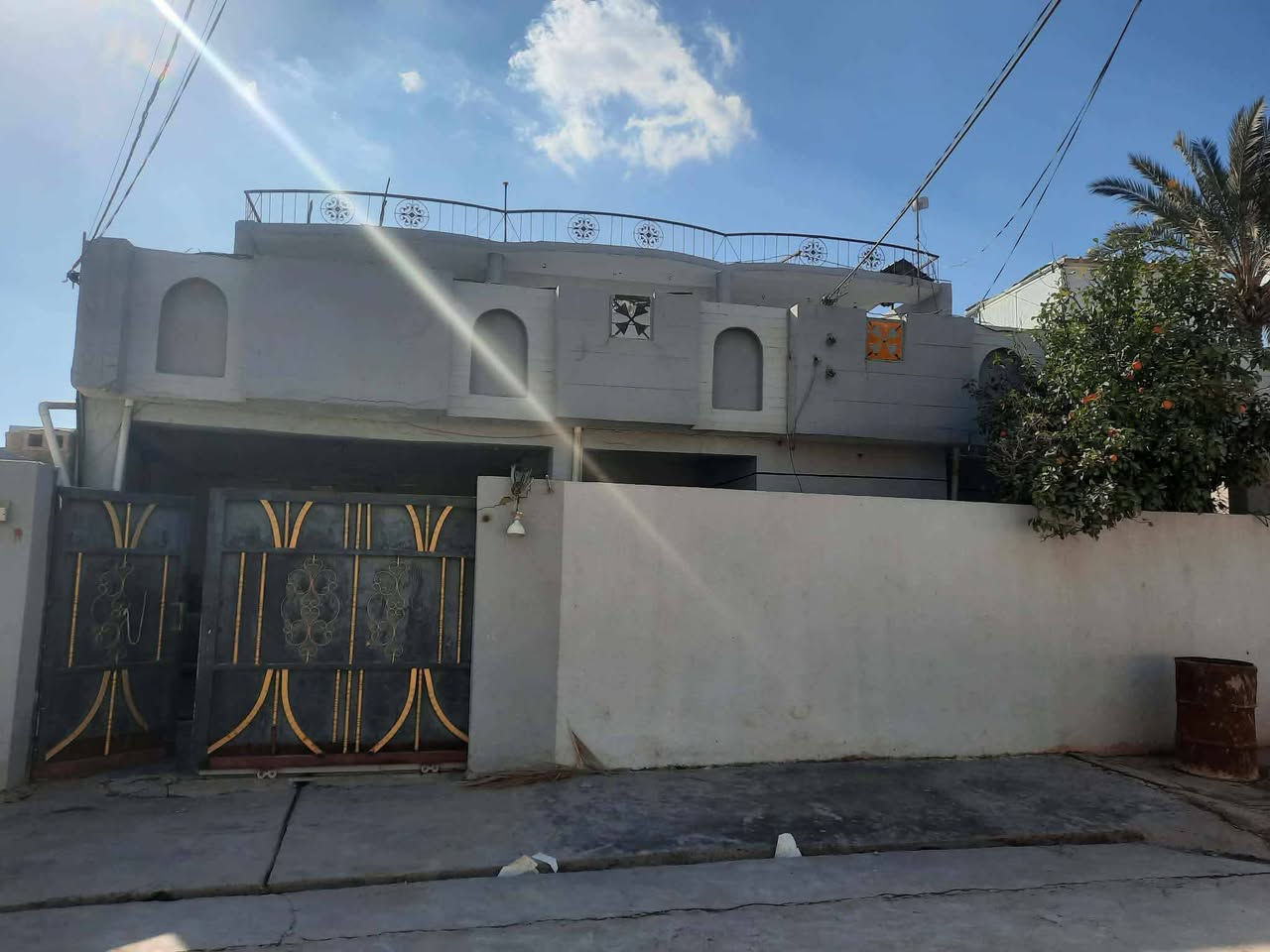 دار للبيع . طابو
الهارونية حي الفارق
طابقين  
الطابق الاول غرفتين وصالة وهول ومطبخ وحمام 
الطابق الثاني أيضاً غرفتين وصالة ومطبخ وصحيات خارجية   ***********
