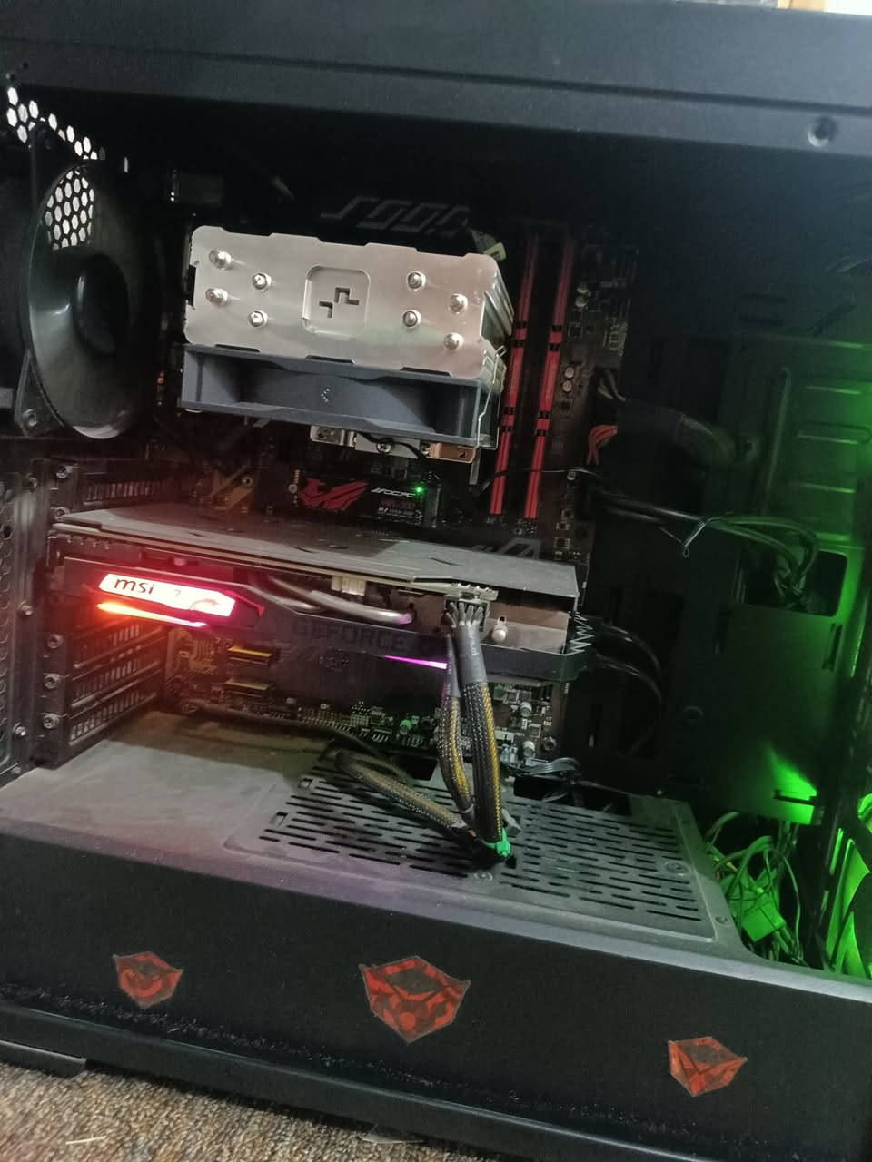 !!كيس فقط بدون ملحقات!!
معالج I5 8500
كرت شاشة      GTX 1660 SUPER MSI TWIN FROZR 7
رام 2×8Gb تردد 2666hz ماركة T-FORCE
كيس من شركة Cooler master 

M.2 128GB.          ذاكرة
HDD 1TB
مبرد AG400 قوي

مذربورد B360 A-PRO احترافي
السعر 600 الف قابل للتفاوض

مكاني كربلاء و يوجد توصيل


**إذا كنت صاحب هذا الإعلان وتريد حذفه لأي سبب، رجاءا أرسل رسالة إلى الدعم الفني**